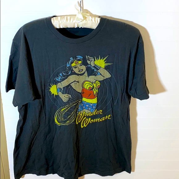 Wonder Woman Tops - Wonder Woman Graphic Short Sleeve Tee Size L